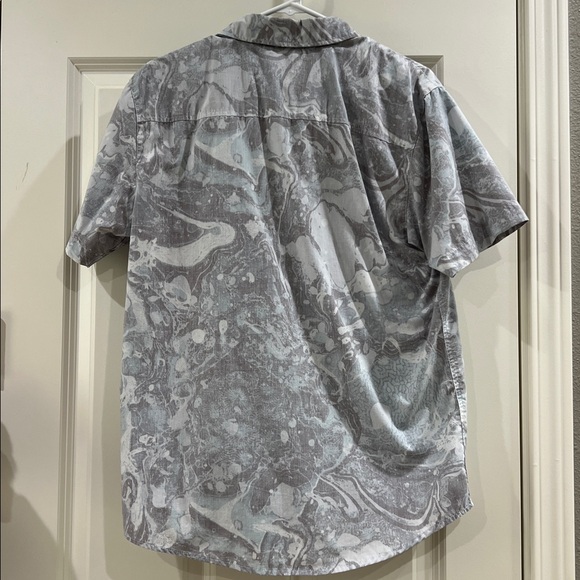 Men’s Salty Crew button down size small - Picture 3 of 4